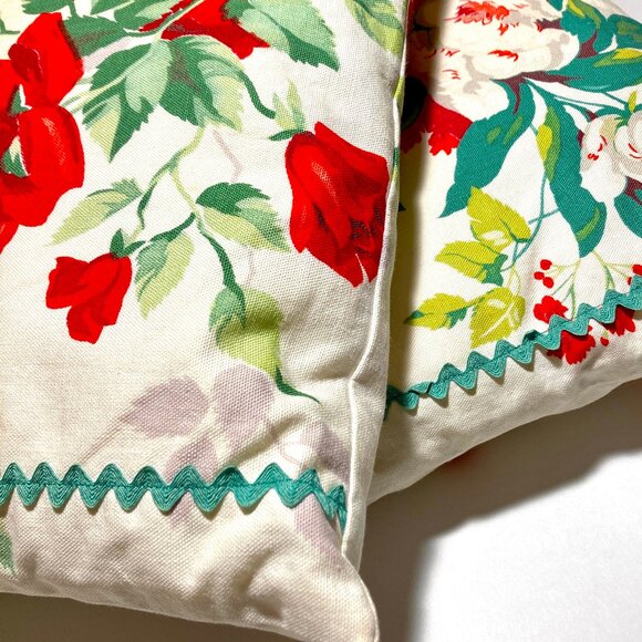 Set of 2 Homemade Pillows with Vintage Fabric + RickRack - Picture 2 of 11